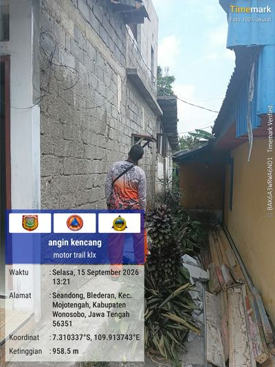 Angin Kencang Terjang Mojotengah, Rusak Rumah Warga dan Jaringan PLN