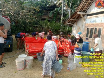 Antisipasi Dampak Kekeringan, BPBD Wonosobo Salurkan 30.000 Liter Air Bersih ke Desa Trimulyo Wadaslintang